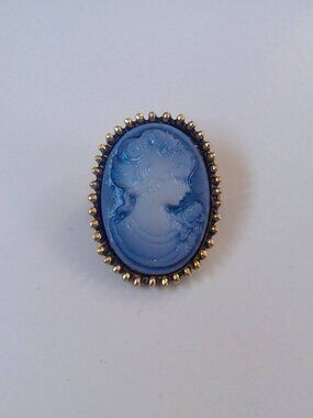 Pretty Blue Cameo